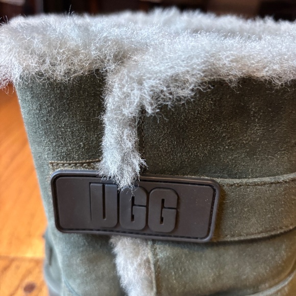 UGG Logo Strap Fur Boots in Excellent Condition size 8 - Picture 2 of 16